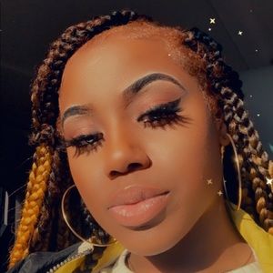 Meet your Posher, Alexia